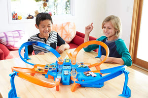 Hot Wheels Criss Cross Crash Motorized Track Set